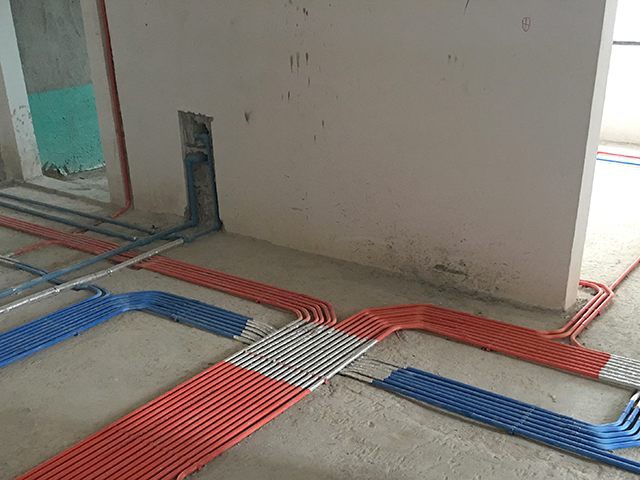 7地面排線管橫平豎直，轉角做45度彎，強弱電交差時做防干猶處理.jpg