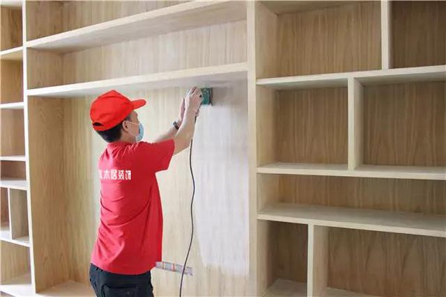6打磨要到位，每次打磨到無亮點(diǎn)，但不能打磨傷角及傷面板。這樣油漆后界面才光滑.jpg